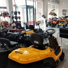 Выставочный зал садовых тракторов